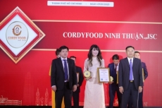 sang ngay 07 01 2023 tai hoi truong ttxvn cong ty co phan thuc pham dong trung ha thao ninh thuan duoc vinh danh trong le cong bo thuong hieu manh dat viet 2022 