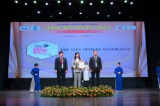 hoc vien tham my hani beauty duoc vinh danh o hang muc  top 10 thuong hieu xuat sac chau a 2023 