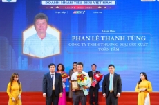 doanh nhan phan le thanh tung   nguoi lanh dao tai ba trong linh vuc thuong mai va san xuat ton thep   giam doc cong ty tnhh tm   sx toan tam   vinh du nhan danh hieu doanh nhan tieu bieu viet nam 2024