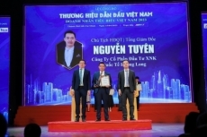 doanh nhan nguyen tuyen   chu tich hdqt   tong giam doc cong ty cp dau tu xnk quoc te hoang long vinh du nhan danh hieu doanh nhan tieu bieu viet nam 2023