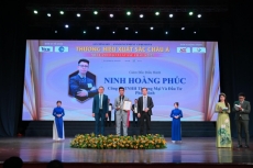  thay giao ninh hoang phuc   nha lanh dao xuat sac chau a   tam anh huong va dong gop trong giao duc 