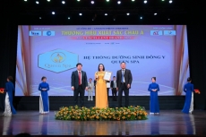 queen spa   he thong duong sinh dong y hang dau viet nam duoc vinh danh   top 10 thuong hieu xuat sac chau a 2023  