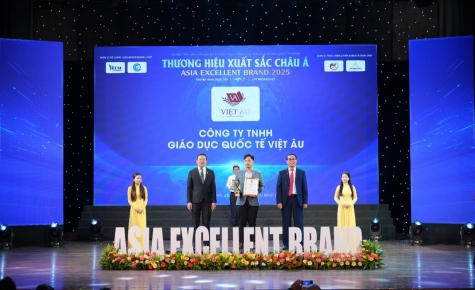 vi t    u    th   ng hi u du h  c qu  c t    l  t top ch u     h  nh tr  nh ghi d  u   n t  i    th   ng hi u xu  t s  c ch u    2025   